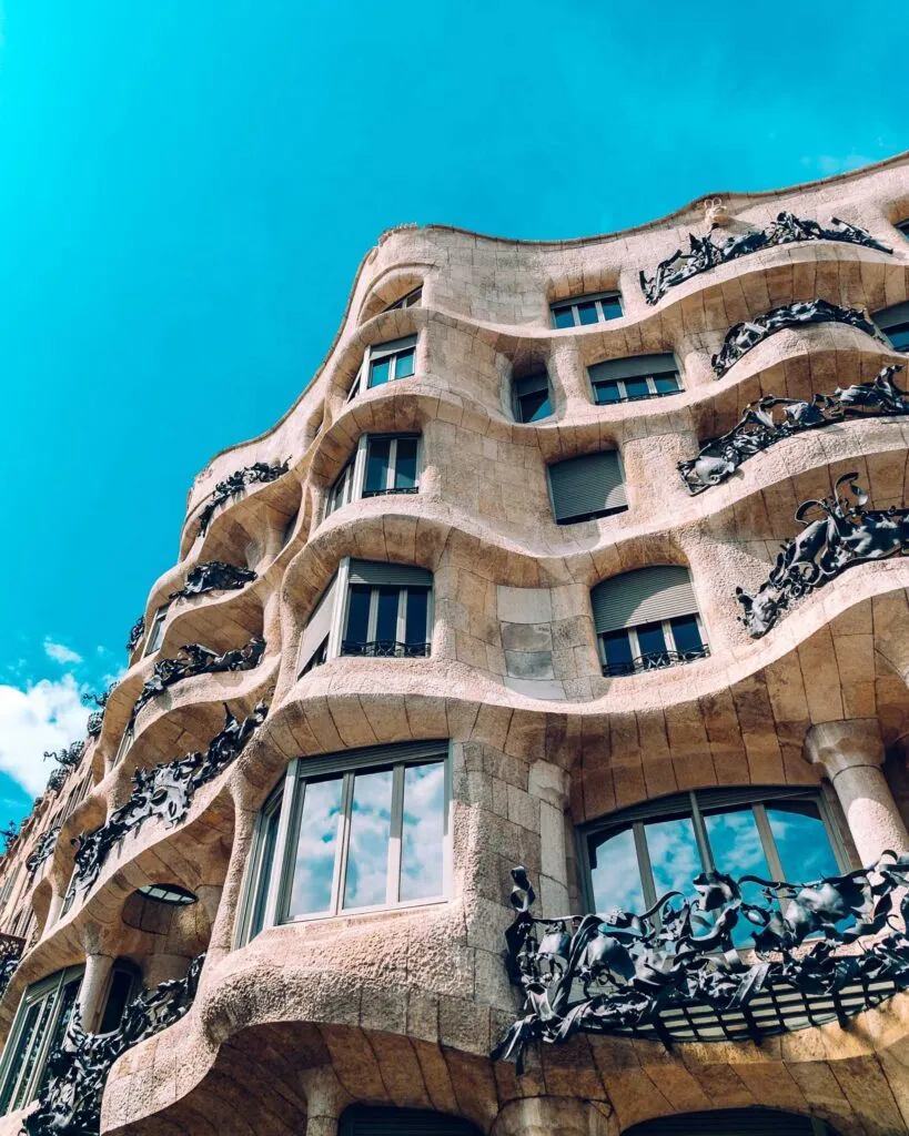 acade of La Pedrera. Photo by Florencia Potter on Unsplash